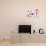 Apartment Mantisses